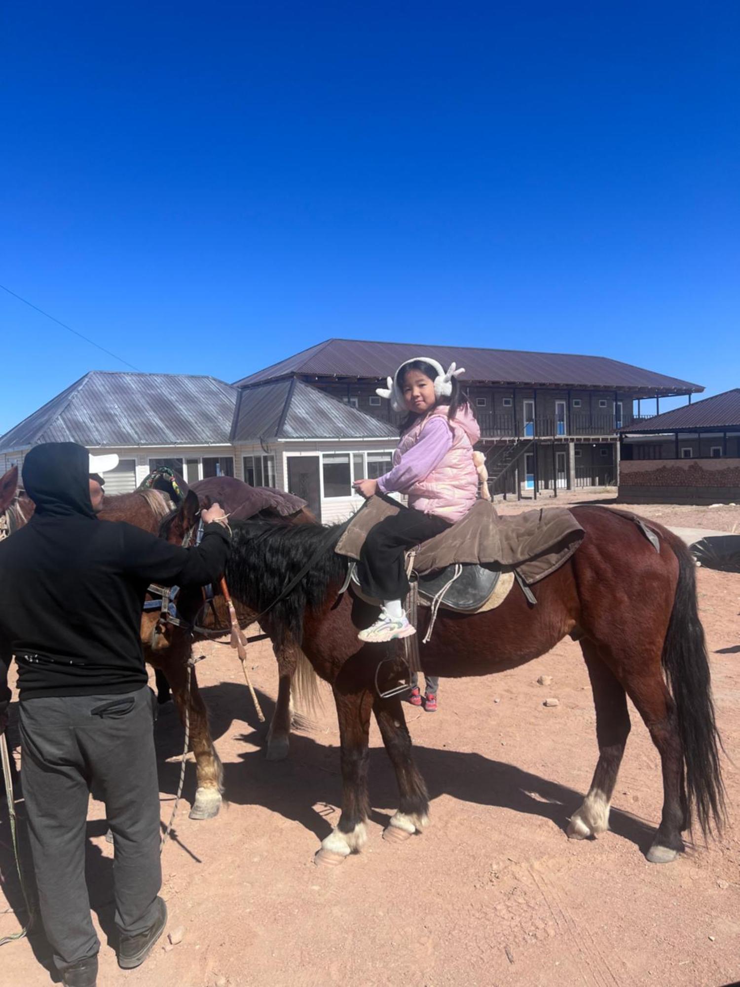 Guest House And Yurt Camp "Ailuu" Tong エクステリア 写真