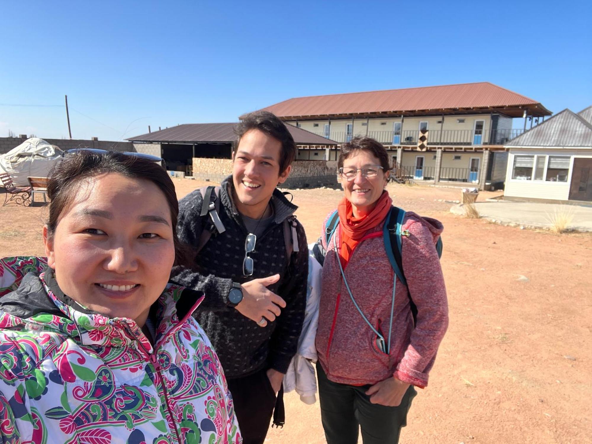 Guest House And Yurt Camp "Ailuu" Tong エクステリア 写真